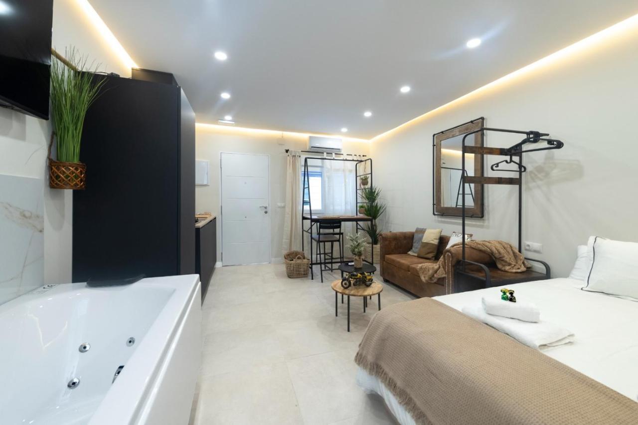 מאלגה Luxury Apartment Jacuzzi מראה חיצוני תמונה