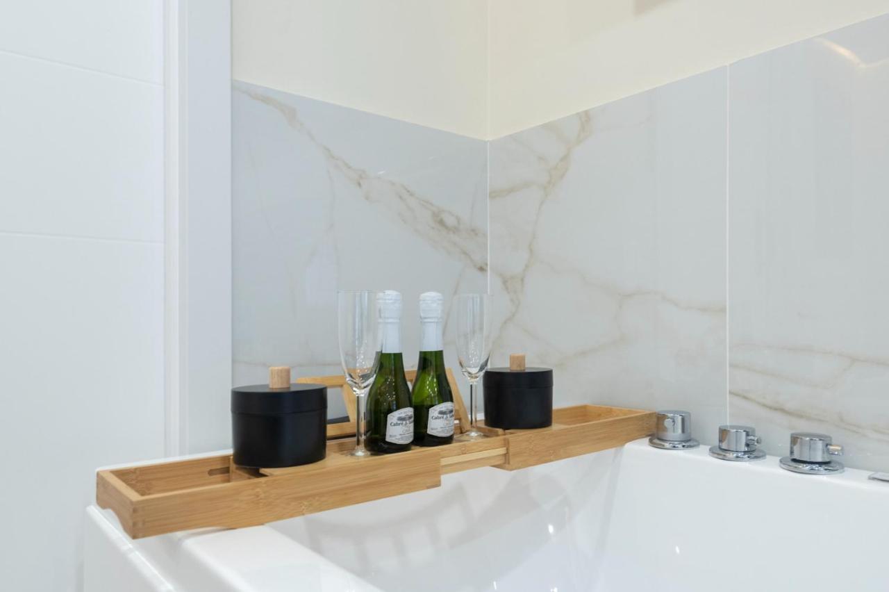מאלגה Luxury Apartment Jacuzzi מראה חיצוני תמונה